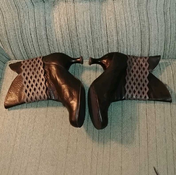 Fluevog Bellevue Inez Sexton booties - Picture 5 of 11